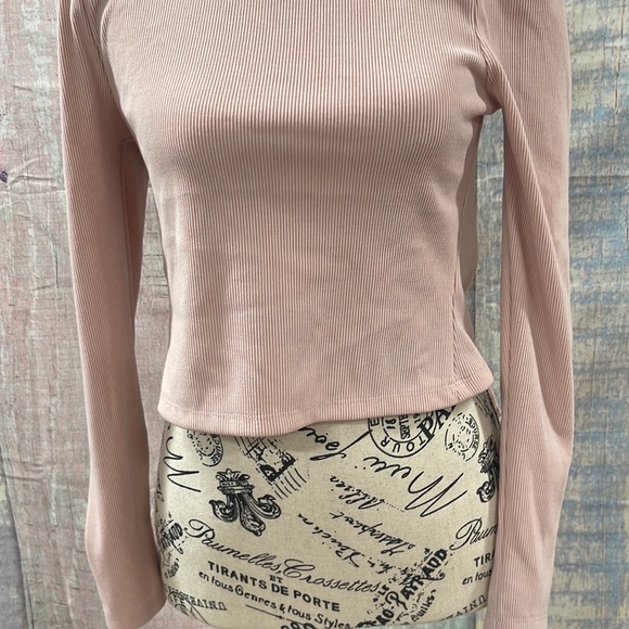 - Good used condition Woman’s Mi Ami top. Size small. - Picture 3 of 15